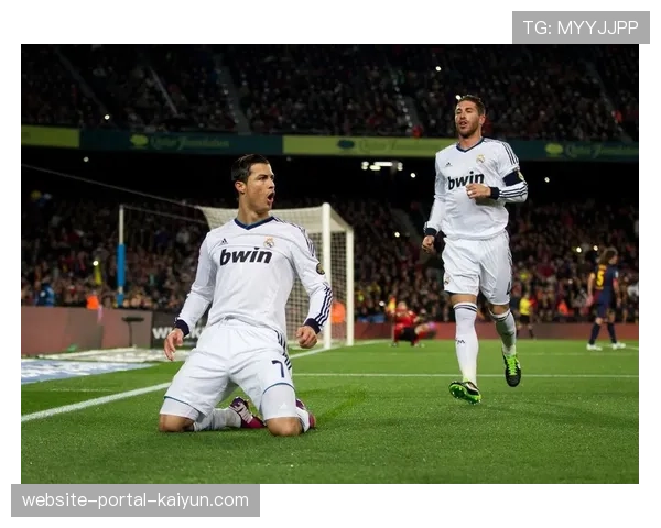 战术分析：为何更多欧冠球队采用“4-4-2中位防守”应对高位压迫