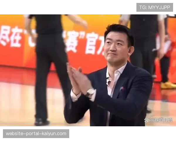 广厦主教练王博在最后暂停中布置关键边线球战术 广厦主教练王博在最后暂停中布置关键边线球战术